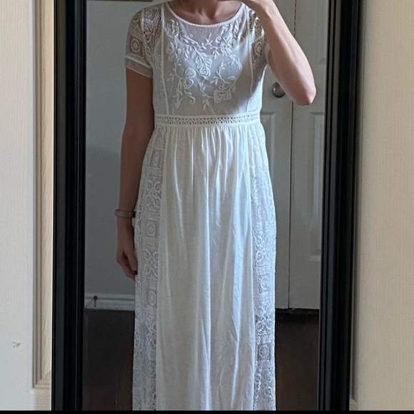 IVORY BEACHY BOHO EMBROIDERED LONG CROCHET LACE WEDDING DRESS - Picture 2 of 11